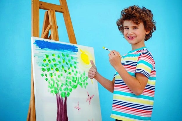 نقاشی کشیدن کودک