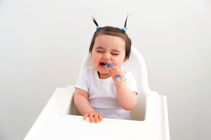 عوامل دندان درآوردن نوزاد