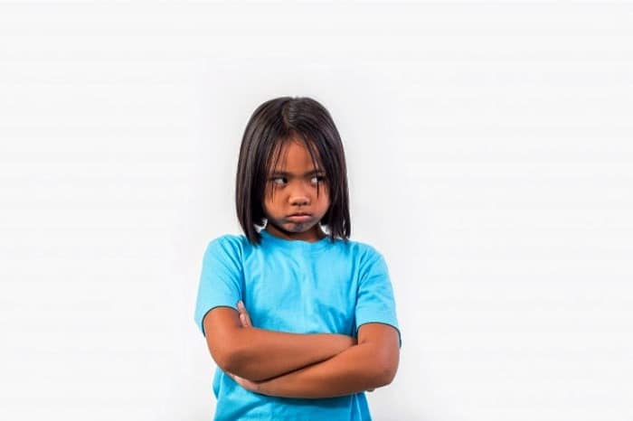 بداخلاقی و عصبانیت کودکان ریشه در چه دارد و چطور می توان آن را کنترل کرد؟