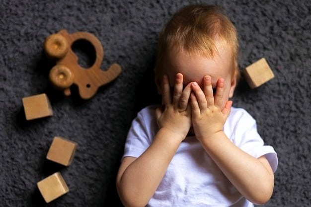 بهترین راهکارها برای رفع مشکل کودکان خجالتی